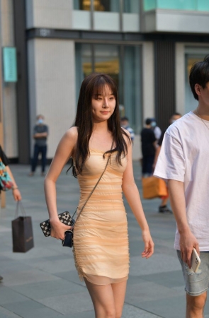 淡黄色连衣裙 [75P-1.58GB]