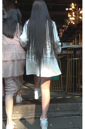 长发齐腰小姐姐