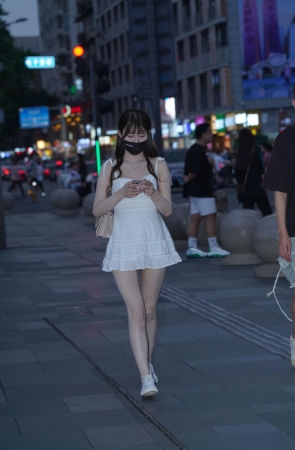 纯情气质肤白貌美