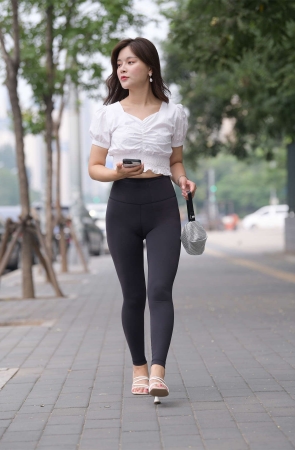 一始街拍作品 性感黑色瑜伽裤
