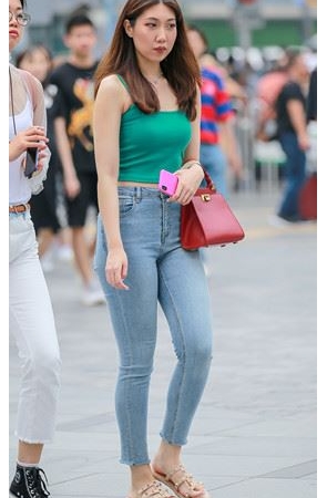 （套图）漂亮的丰腴牛仔吊带美女(41P)