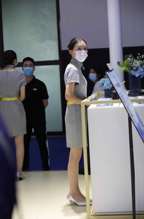 【街拍心灵】车展礼仪超薄街拍肉丝高跟身材哇塞