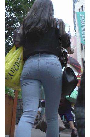 蓝牛紧身裤美女