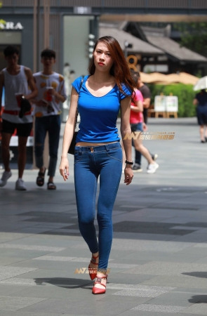 艳遇蜜桃裤高挑美女