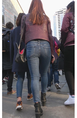 紧身牛仔肉感美妇