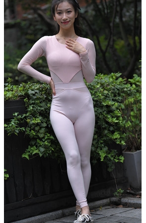 粉色瑜伽裤美女【套图+视频】