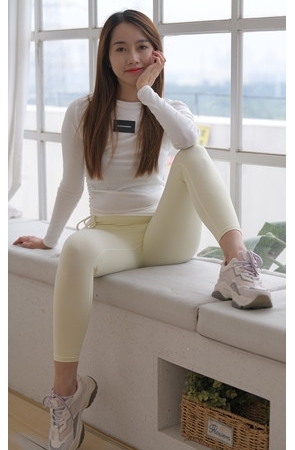 （视频）漂亮的紧身裤小姐姐[8.17G/MP4]