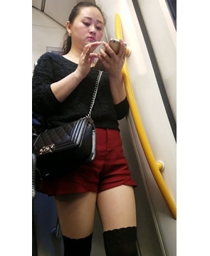 4k-黑色长筒丝袜雪白美腿美眉