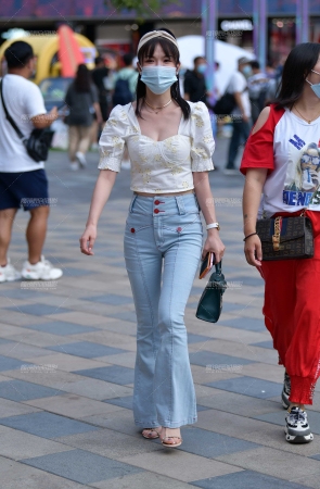 第1803篇牛仔阔腿裤美女