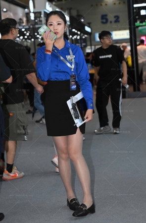 241116-20=82√丝袜职工装 12P