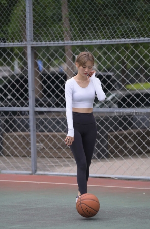 [一始专区] 打篮球的黑色瑜伽裤美女 【图片➕视频】