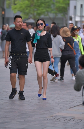 性感白嫩长腿美女