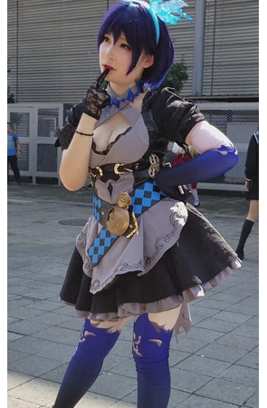 白嫩的蓝发cosplay美女