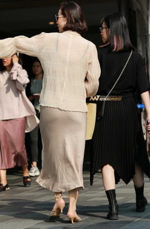 第1333篇优雅裙装美女