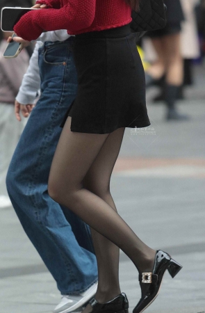 街拍黑丝少妇-13P