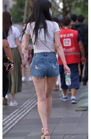 热裤牛仔美女(69P)[1.51G/JPG]