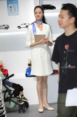 【街拍心灵】雷克萨斯礼仪肉丝大街拍长腿高跟