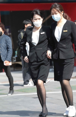 街拍黑丝高跟OL