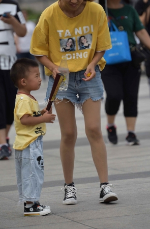 朴素的街头街拍丝袜