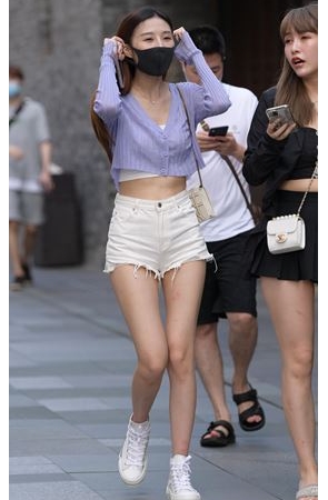 白色热裤月牙美女(154P)