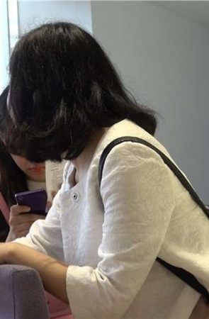 4k-街拍清新可人的高跟鞋美足小姐姐