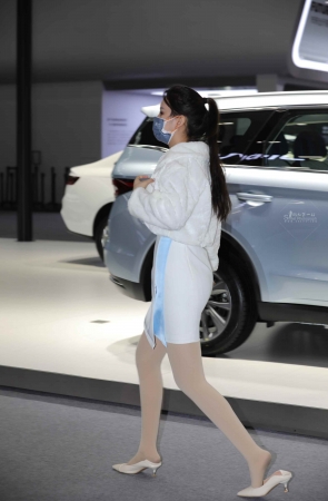 【街拍心灵】车展礼仪踩街拍高跟肉丝穿三天了吧
