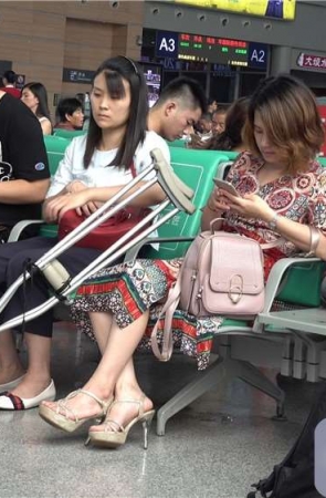 花长裙极品高跟裸足s妇 [1.11 GB/avi]