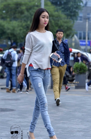 披肩发大长腿高跟鞋美女的魅力