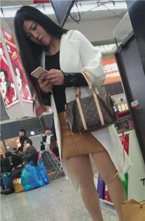 4k-肉色丝袜短裙红色小平底鞋美女