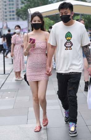 22612-19+150如果是我女盆友【套图➕视频】 25P