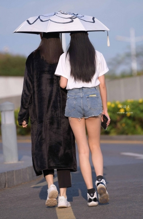 21413-12+58热裤大白腿女孩 5P