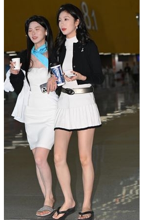 白色短裙美女(60P)