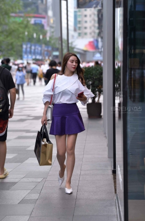 白色尖嘴高跟鞋