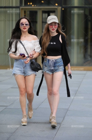 真幸运，遇见热裤大长腿小姐姐