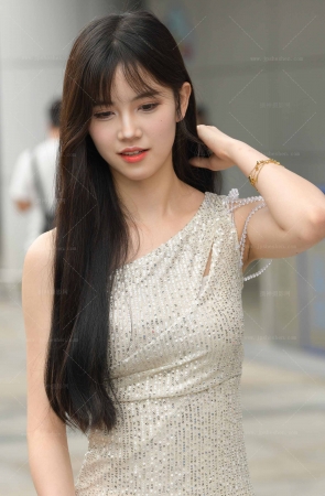 2467-4=48√白皙美腿小仙女 9P