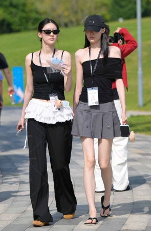 241021-30=62√白嫩嫩小鲜肉闺蜜 14P