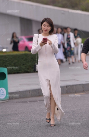 开叉连体裙御姐~