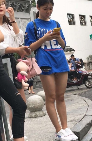 极品漂亮的黑色马裤社会姐靓妹