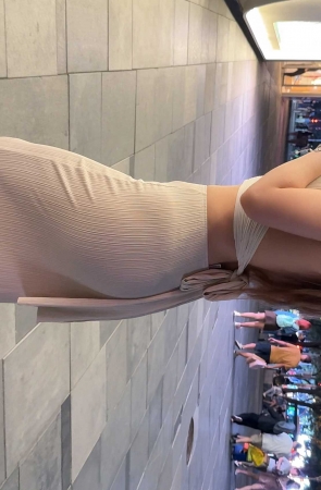 夜拍米色包臀裙美女（视频版）