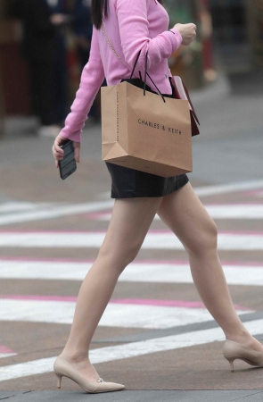 诱惑肉丝街拍高跟少妇-20P