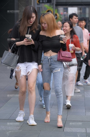 破洞铅笔紧牛翘臀闺蜜