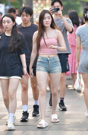 2543-5=76√街拍紧致热裤素人 4P