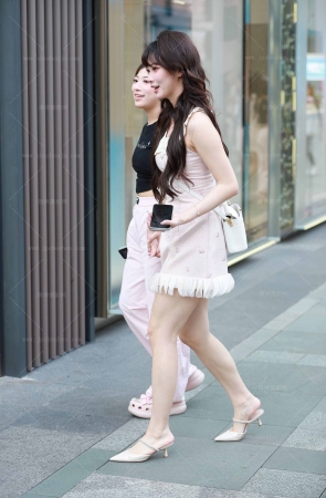 粉色印花连衣裙 10P