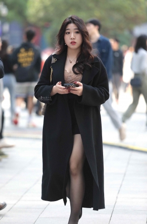 街拍黑丝高跟shaofu