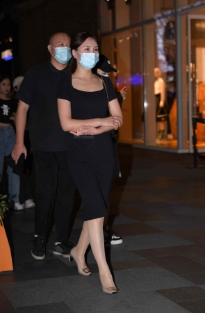 2262-10+69【摄神】街拍丝袜少fu