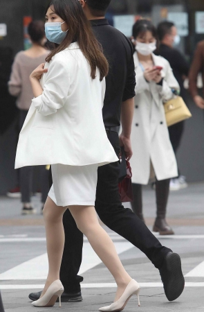 诱惑肉丝街拍高跟shaofu