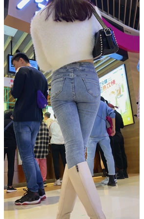牛仔高靴美女