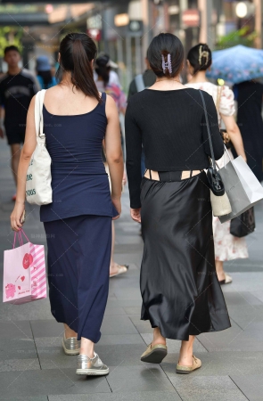 2488-1=57√韵味低胸，轻熟女～ 9P