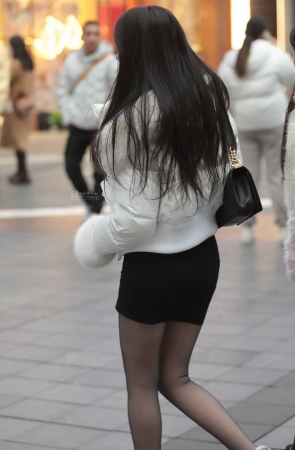 黑丝街拍少妇