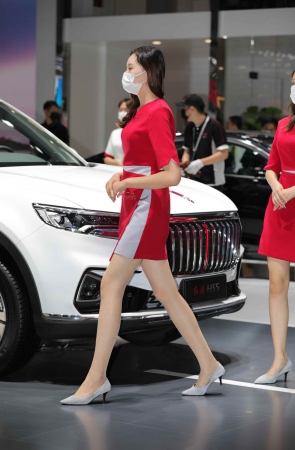 【街拍心灵】偶遇车展礼仪小姐姐肉丝大长腿街拍高跟